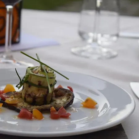 Castello Monticelli Çiftlik konaklama *